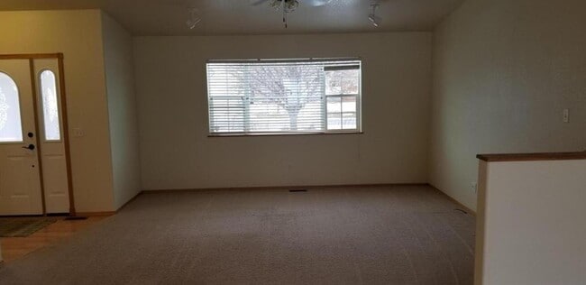 Building Photo - Lovely South Kalispell Home