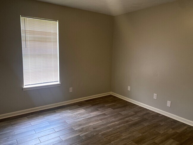 Building Photo - 12 Tricia Cv