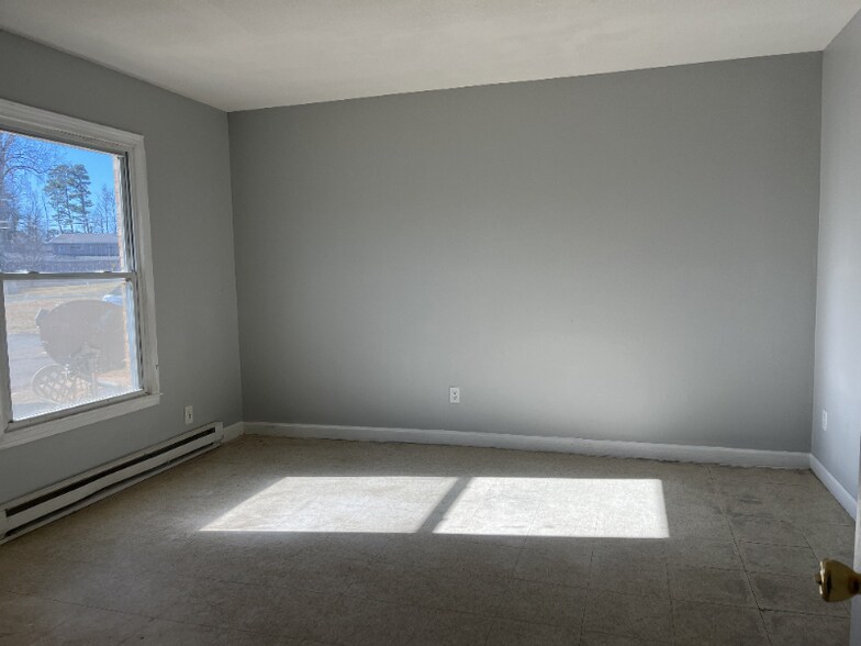 Building Photo - 2667 Dr Carver Rd