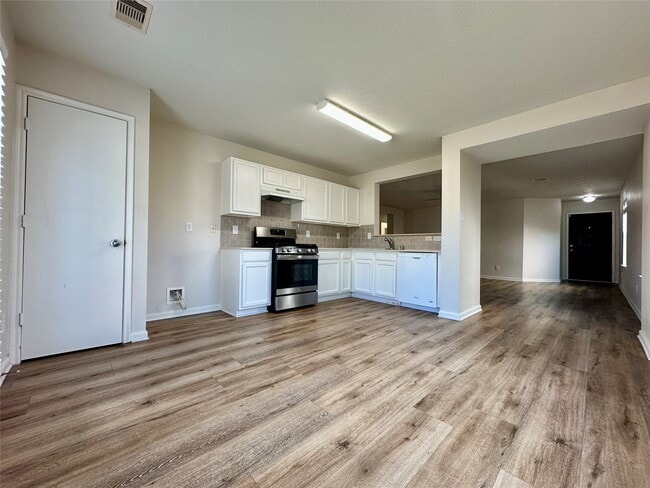 Building Photo - 20515 Hillsdale Park Dr