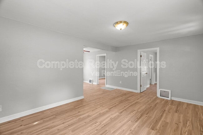 Building Photo - 7129 Greenhaven Dr