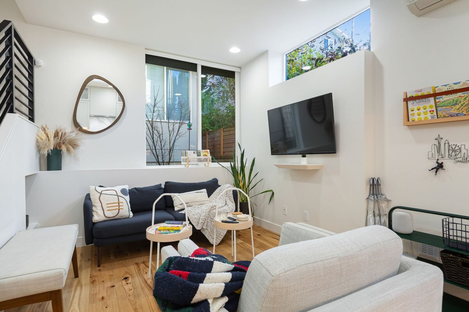 Building Photo - 58 W Cremona St