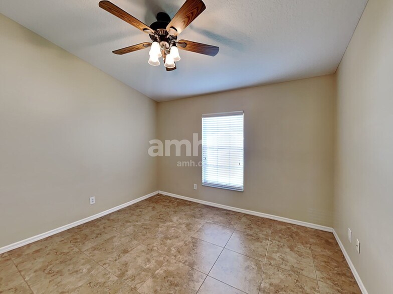 Building Photo - 10223 Meadow Crossing Dr