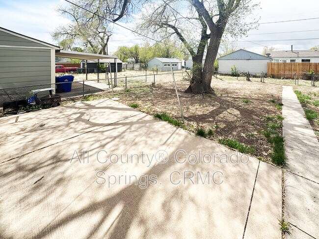 Building Photo - 607 Brookshire Ave