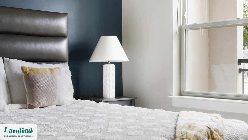 Building Photo - 1880 Maple Dr NW