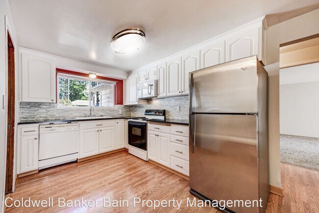 Building Photo - 4 br, 2 bath House - 515 N. 198th Street