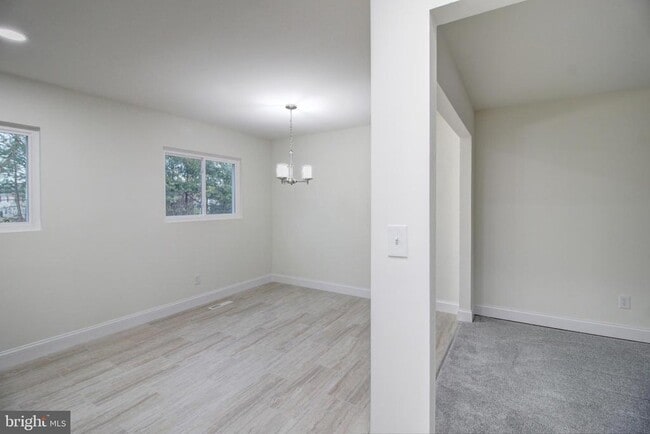 Building Photo - 87 Meadowlark Ave