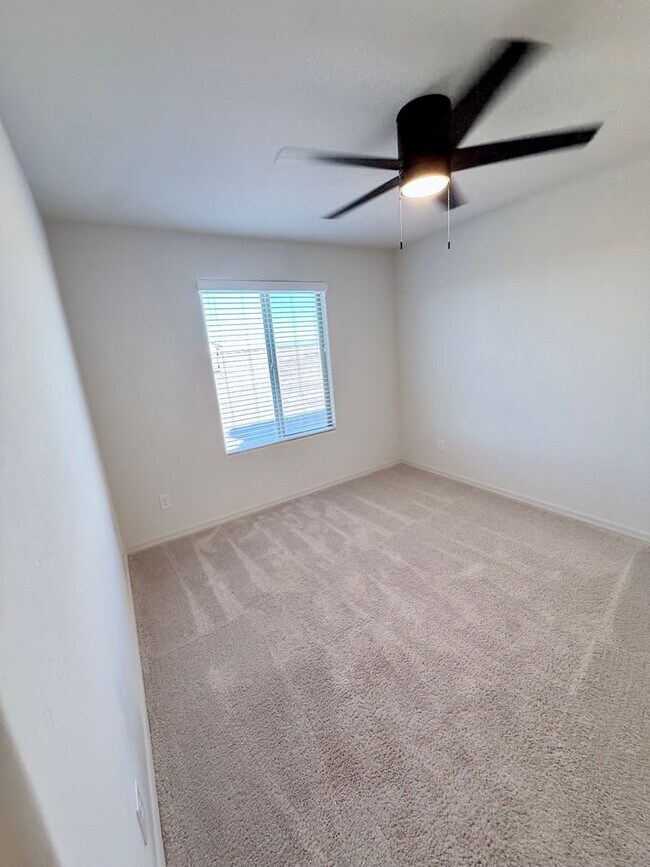 Building Photo - BEAUTIFUL Home in San Tan Valley with Mountain View’s! A Must See!