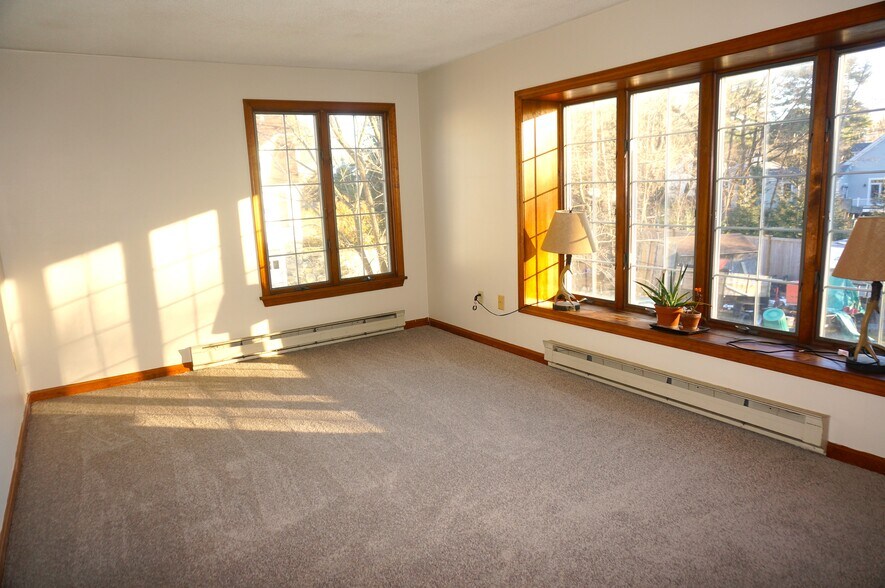 Building Photo - 33 King Philip Rd