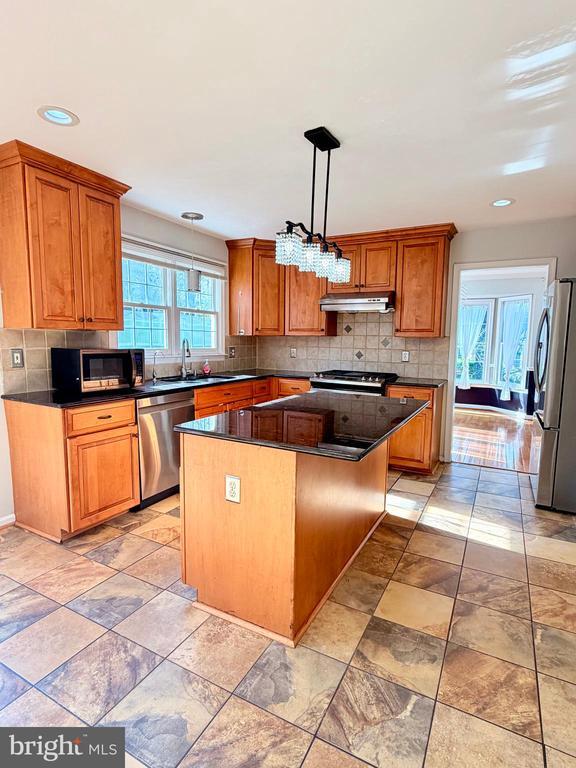 Building Photo - 33 Christopher Way