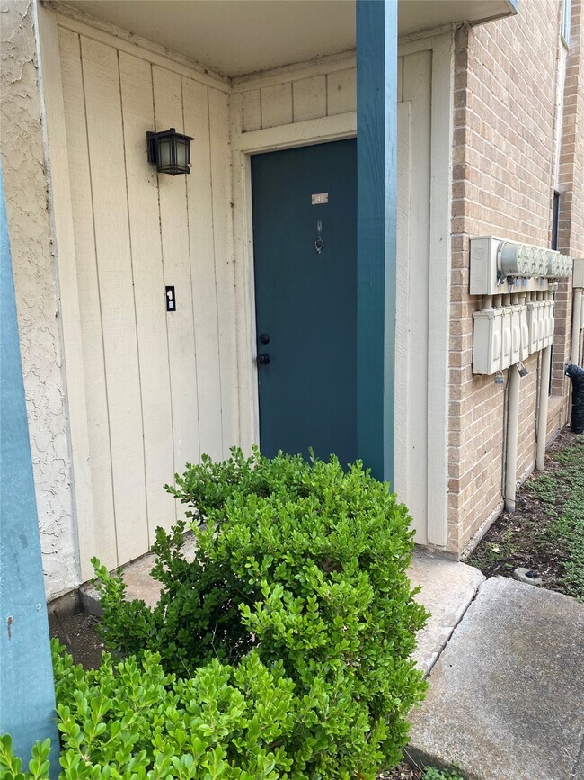 Primary Photo - 250 El Dorado Blvd