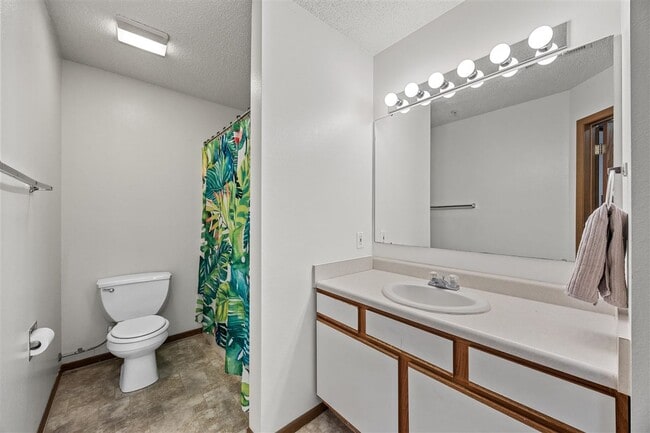 Building Photo - 2432 Rushmore Dr