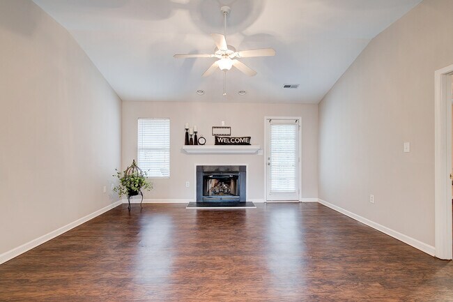 Building Photo - 4 Creekbend Ct