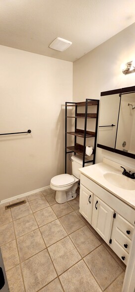 Hall Bath - 310 S Basswood Ave