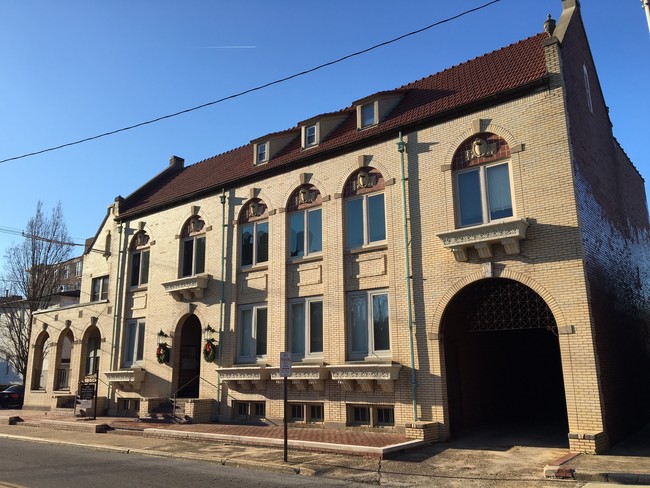 Primary Photo - Walnut House Apartments