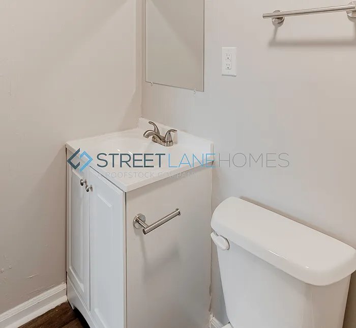 Building Photo - 18 Taylor St