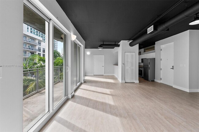 Building Photo - 455 NE 25th St