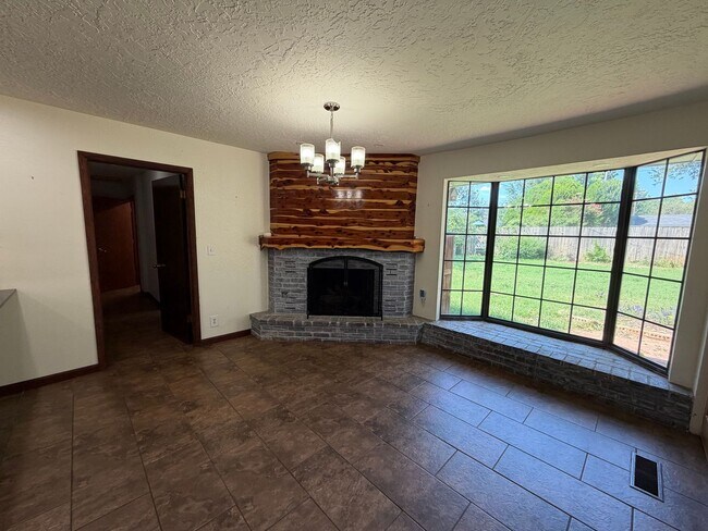 Building Photo - 2517 Chateau Dr