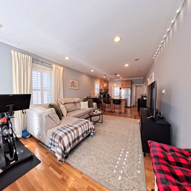 Building Photo - 142 Athens St