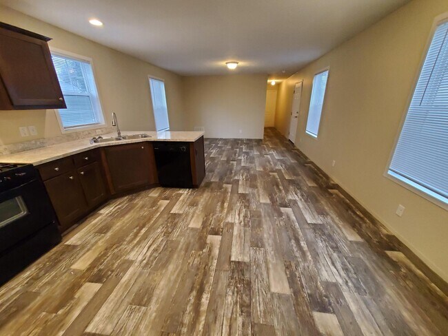 Building Photo - 48 Sparrow Hill Dr