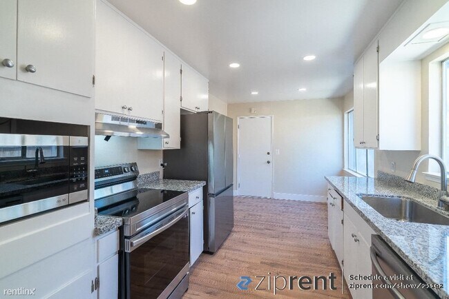 Building Photo - 4 br, 2 bath House - 5200 Elbert Way, Sacr...