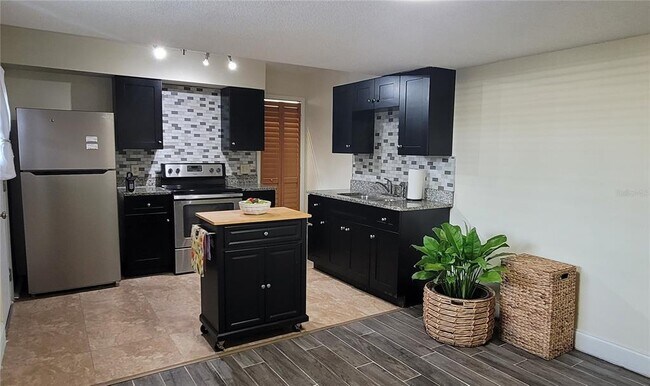 Building Photo - 4622 Lighthouse Cir