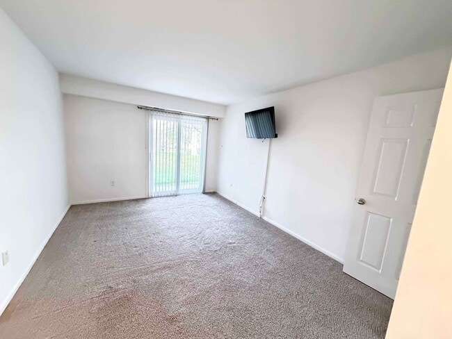 Building Photo - 2BR MORGANDALE CONDO AVAIL. IMMED!!