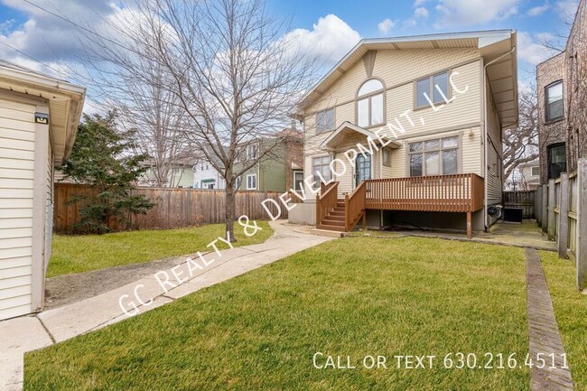 Building Photo - *** 4 BDRM - 2.5 BTH / SS APPL / BASEMENT ...