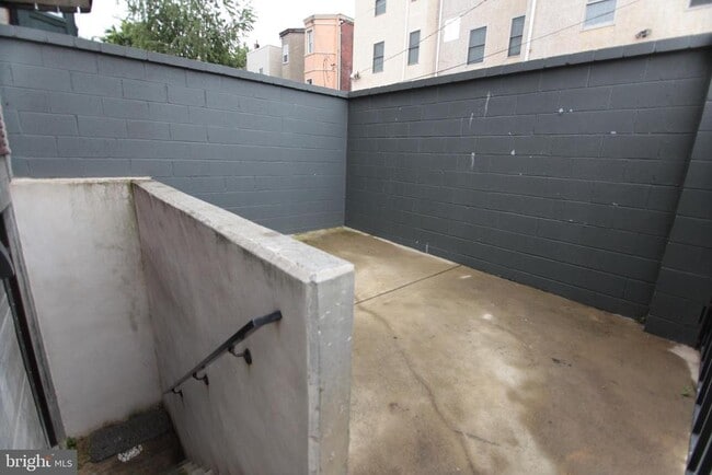 Building Photo - 1856 Willington St