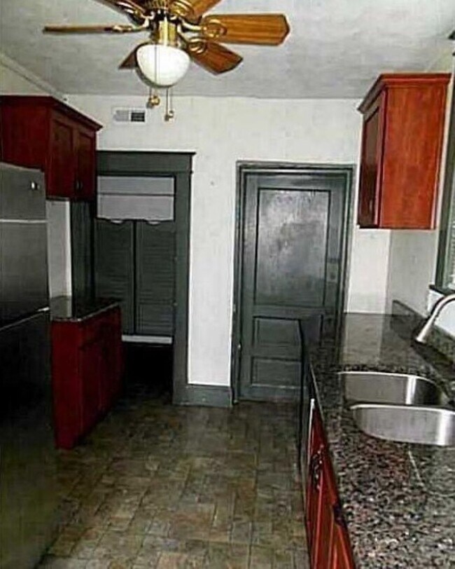 Building Photo - Spacious 1 Bedroom Apartment in Euwanee Park
