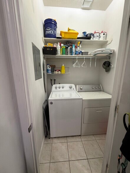 Building Photo - 70 N Main St