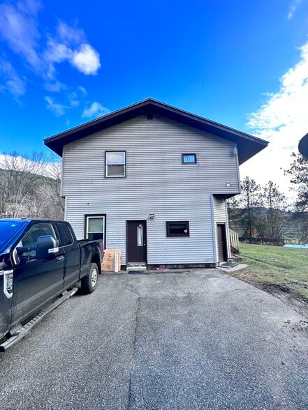 Building Photo - 244 Vermont Route 132