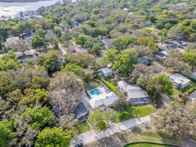 Building Photo - 812 East Blvd