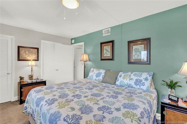 Building Photo - 10410 S Ocean Dr