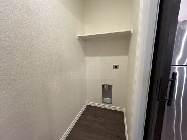 Building Photo - 5112 Rose Gdn Lp