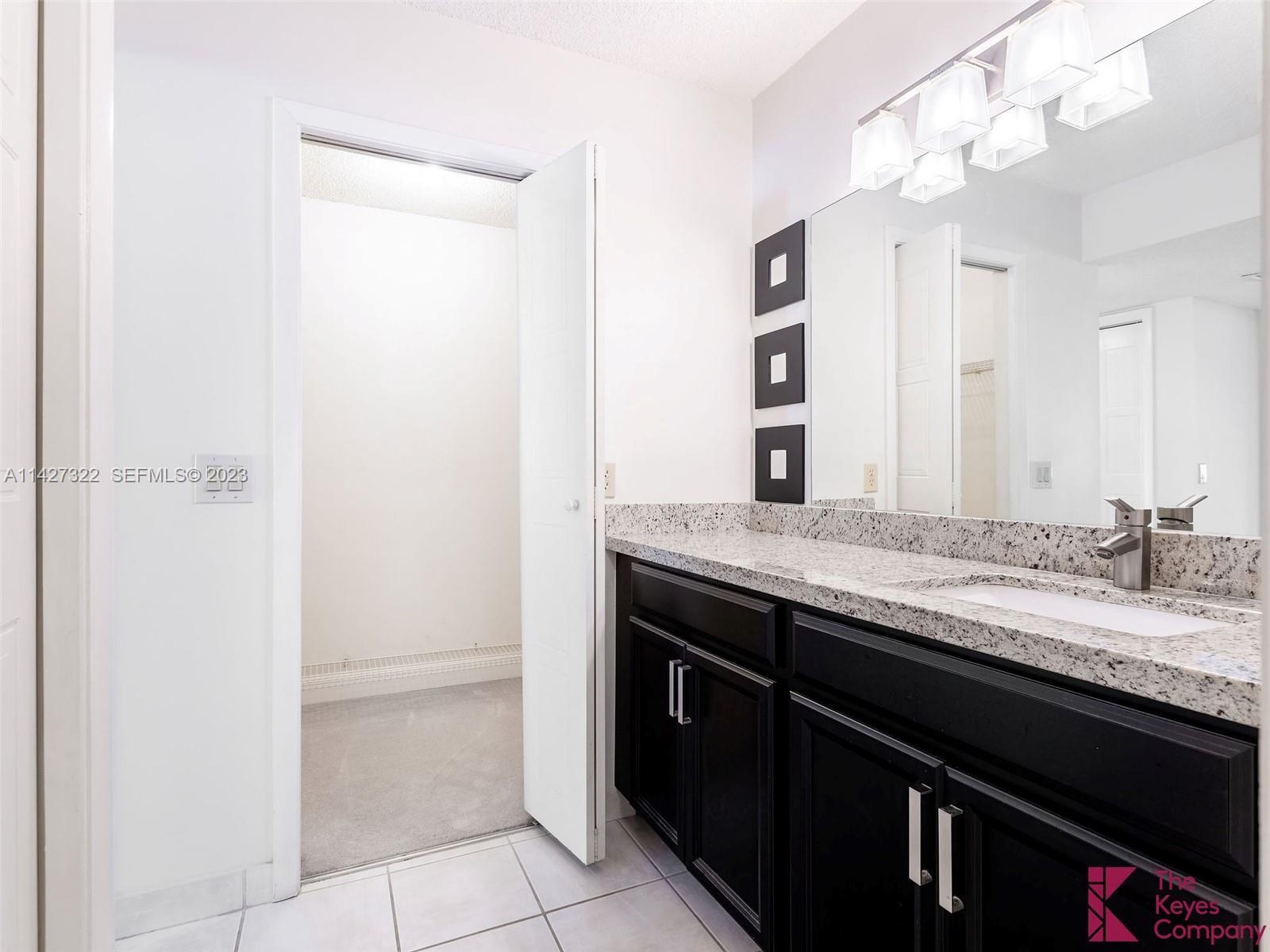 Building Photo - 357 Lakeview Dr