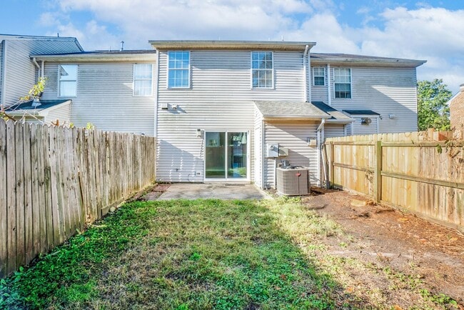 Building Photo - Open floor plan with 2 primary suites. Ava...