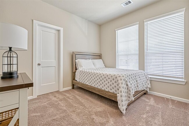 Building Photo - 228 N Spotted Fern Dr