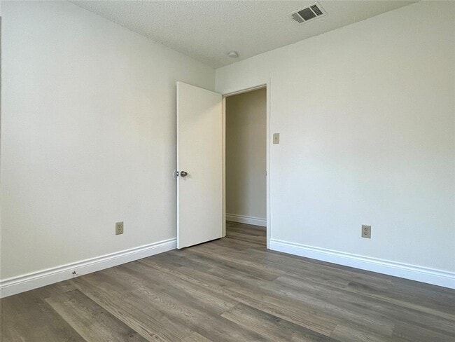 Building Photo - 1729 Cricket Hollow Dr