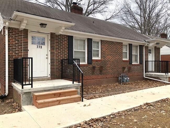 Building Photo - 775-775 Kickapoo St