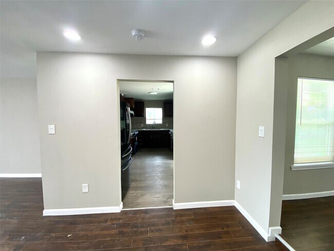 Building Photo - 4411 Buena Vista St