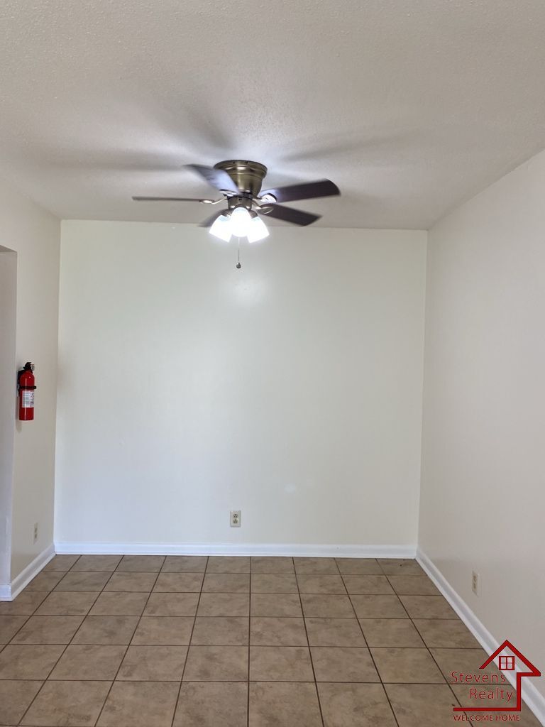 Building Photo - 419 Oriole Dr