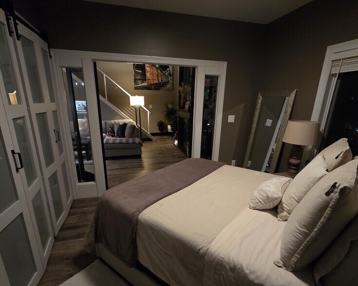 Building Photo - 1515 N Van Buren St