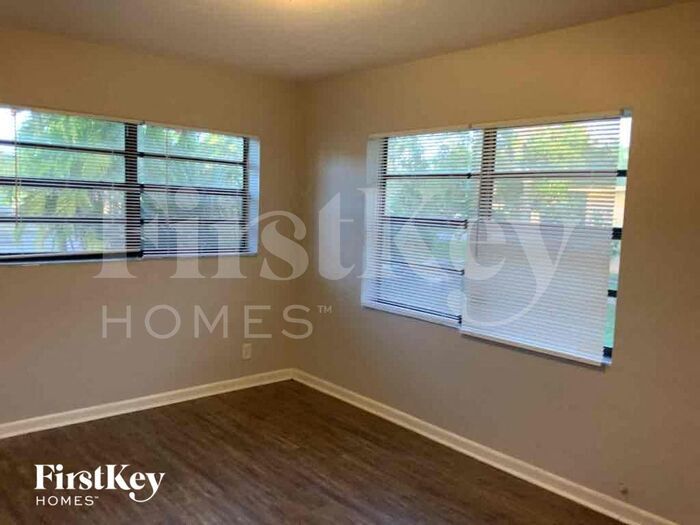Building Photo - 679 W Melrose Cir