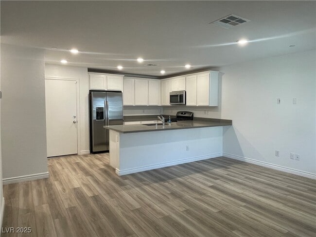 Building Photo - 10719 Burton Grove Ave