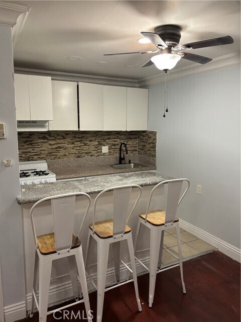 Building Photo - 9031 Phyllis Ave