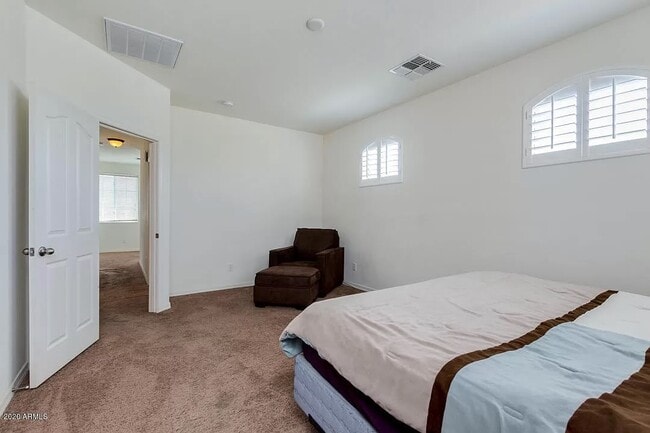 Building Photo - 7423 S 27th Way