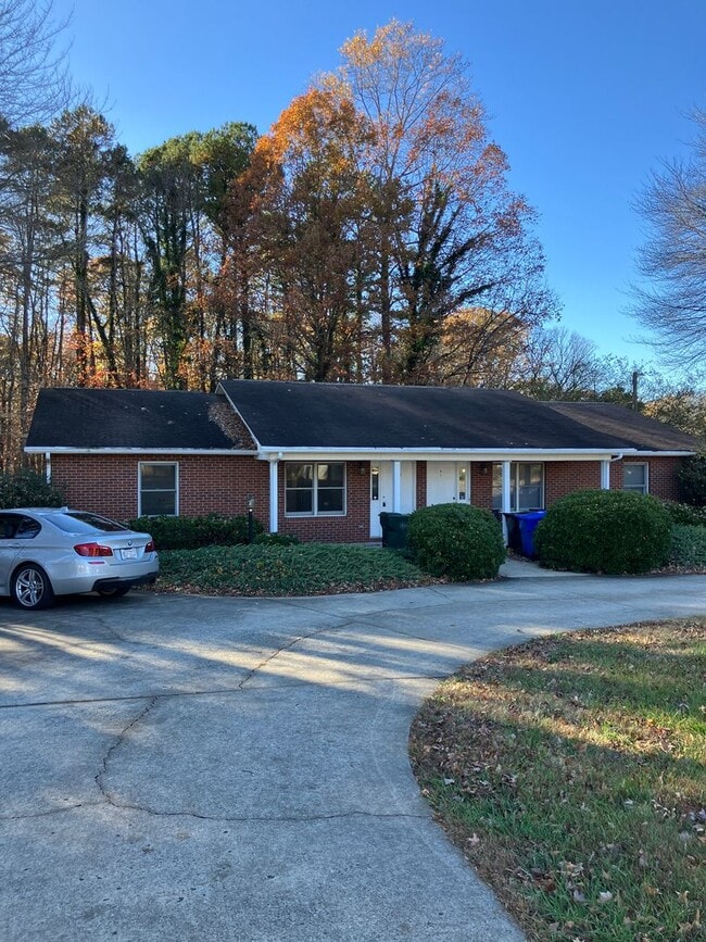 Building Photo - Charming  Duplex in Mooresville