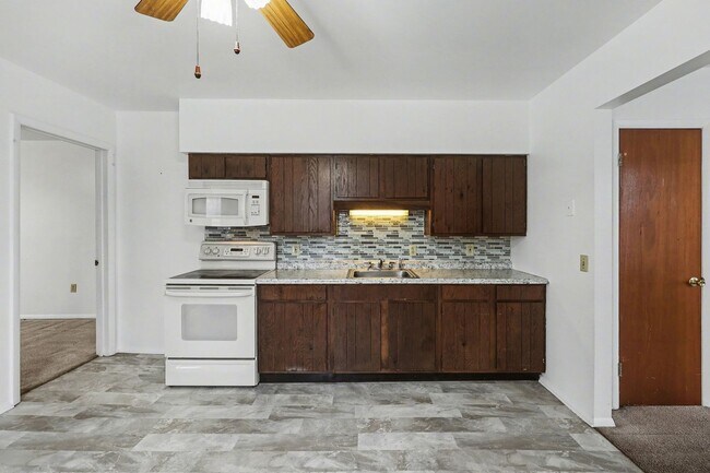 Building Photo - 6710-6720 Clearfied St