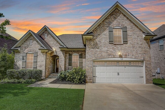 Building Photo - Beautiful 5-bedroom rental home in the hig...